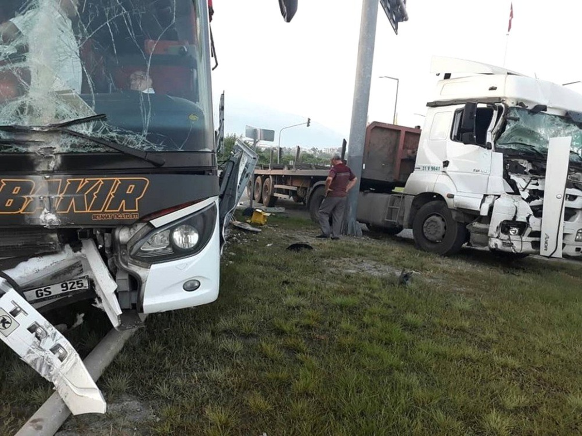 Hatay\'daki trafik kazası ucuz atlatıldı