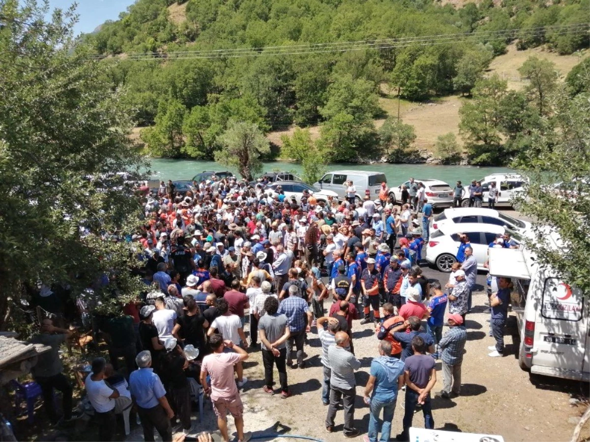 HES kapakları kapatıldı, ekipler ve vatandaşlar kayıp genci aradı