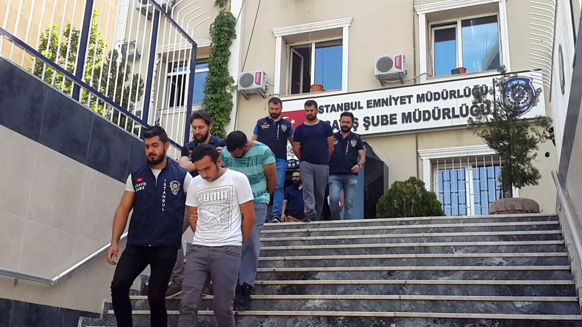 İş yerlerine dadanan hırsızlık çetesi çökertildi