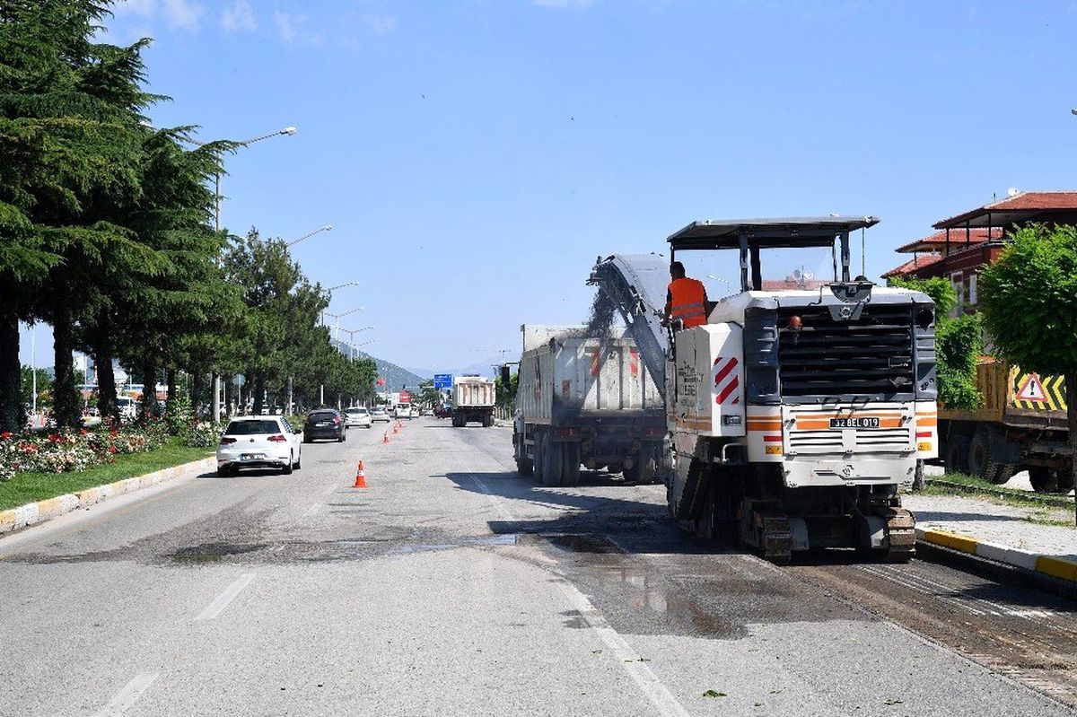 İstanbul Caddesi\'ndeki üniversite yolunda çalışmalar başladı