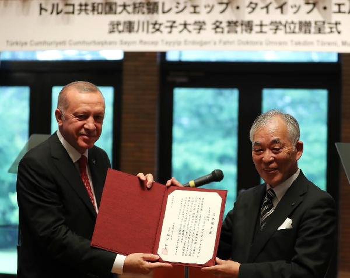 Japonya\'da Cumhurbaşkanı Erdoğan\'a fahri doktora verildi
