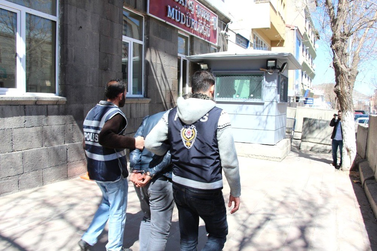 Kars\'ta kablo hırsızları yakayı ele verdi