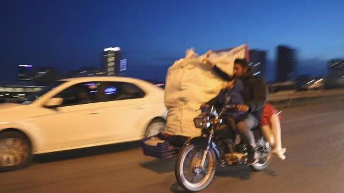 Kartal\'da motosiklet üzerinde tehlikeli yolculuk