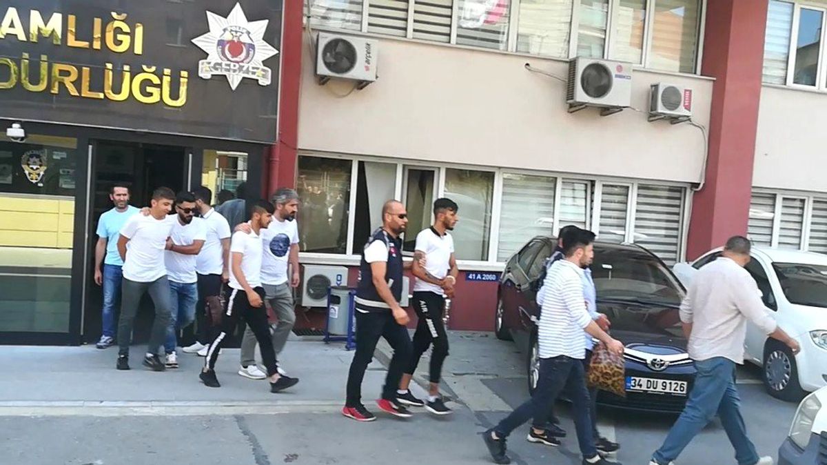 Kocaeli\'de büfelerden 152 bin TL\'lik vurgun yapan hırsızlar tutuklandı