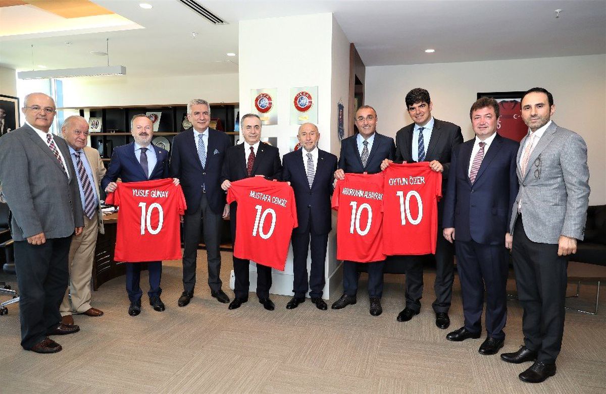 Mustafa Cengiz\'den TFF Başkanı Nihat Özdemir\'e ziyaret