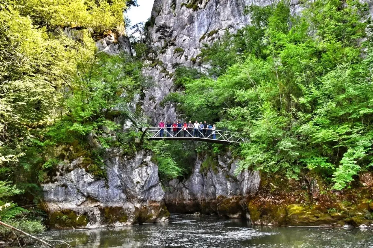 Öğretmenler, doğa harikası Çatak Kanyonunda 7 kilometre yürüdü