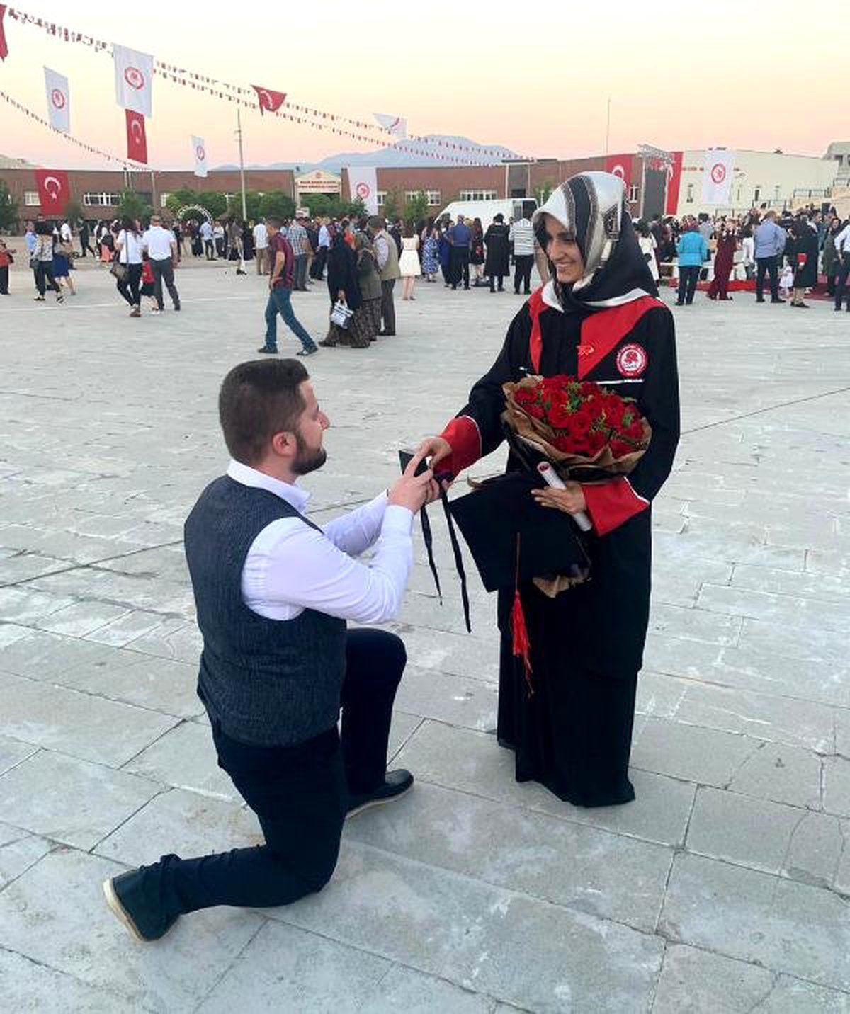 Önce doktorluk diploması, sonra evlilik teklifi aldı