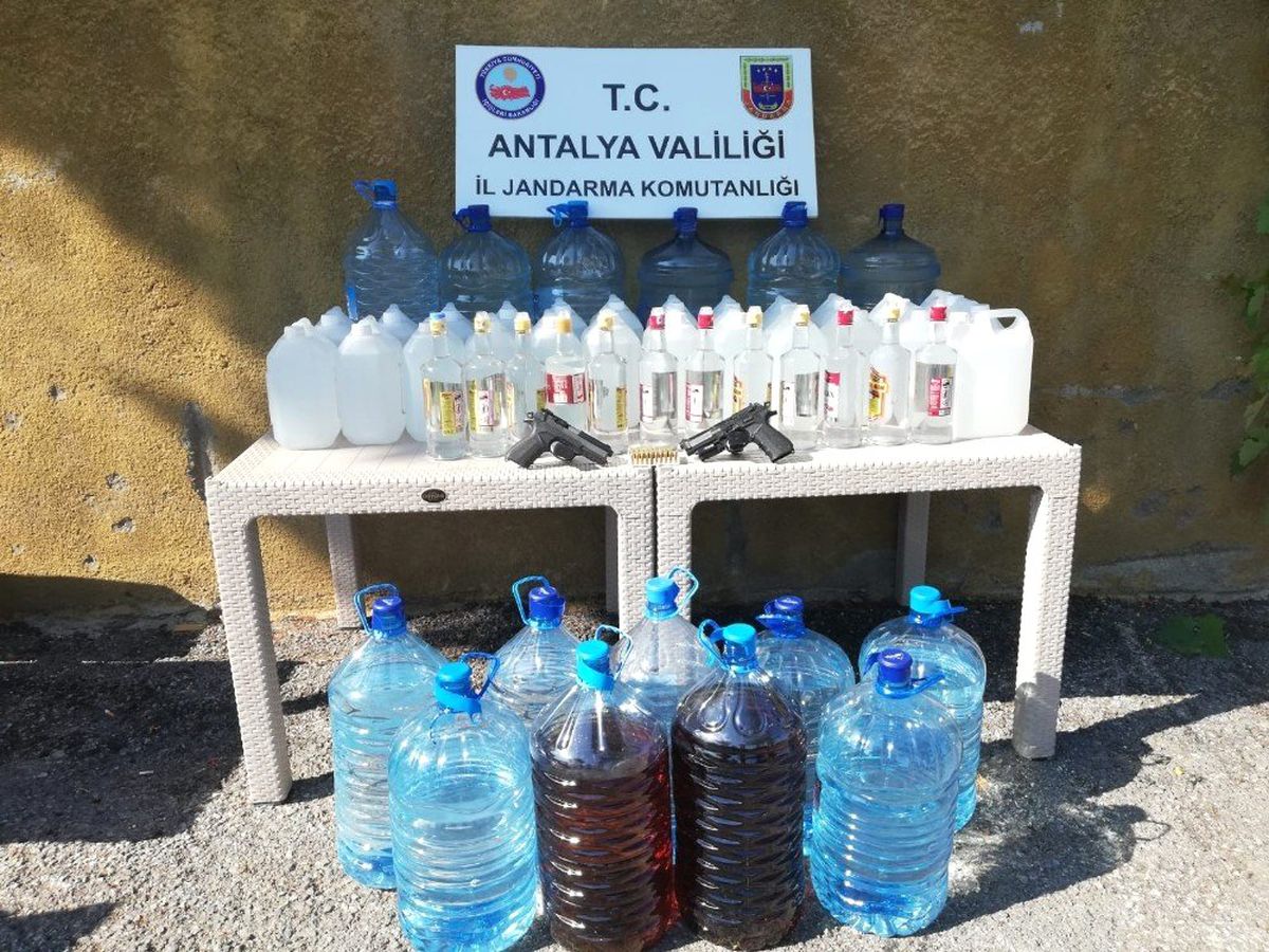Otelde kaçak içki imalatına Jandarma baskını