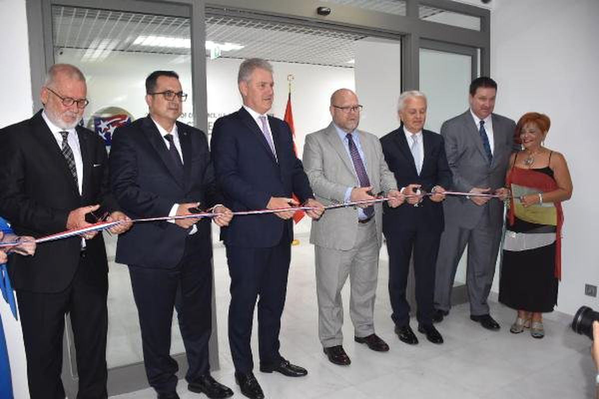 Özgener, ABD\'li iş insanlarını İzmir\'e davet etti