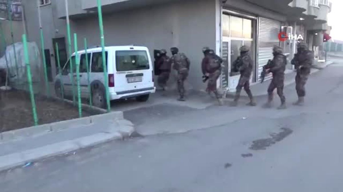 Polislere saldırı girişiminde bulunan şahıslara operasyon: 8 kişi yakalandı