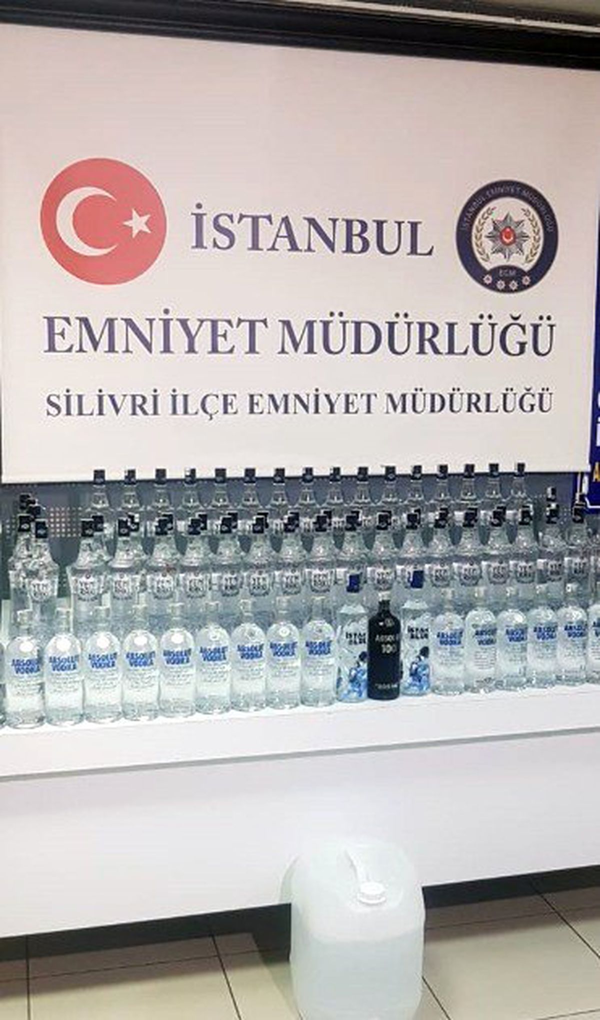 Silivri\'de kaçak ve sahte içki deposuna operasyon