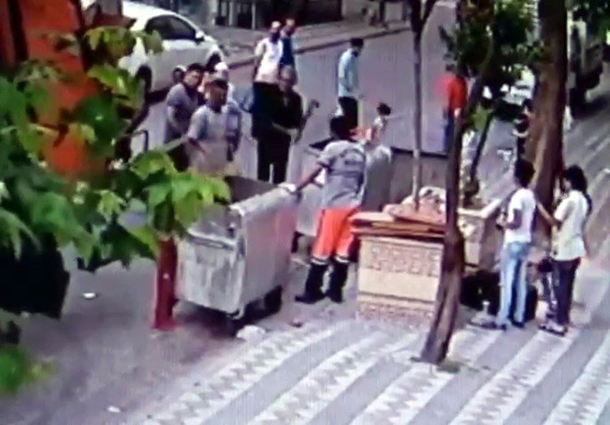 Sultangazi\'de temizlik işçisine baltalı saldırı kamerada