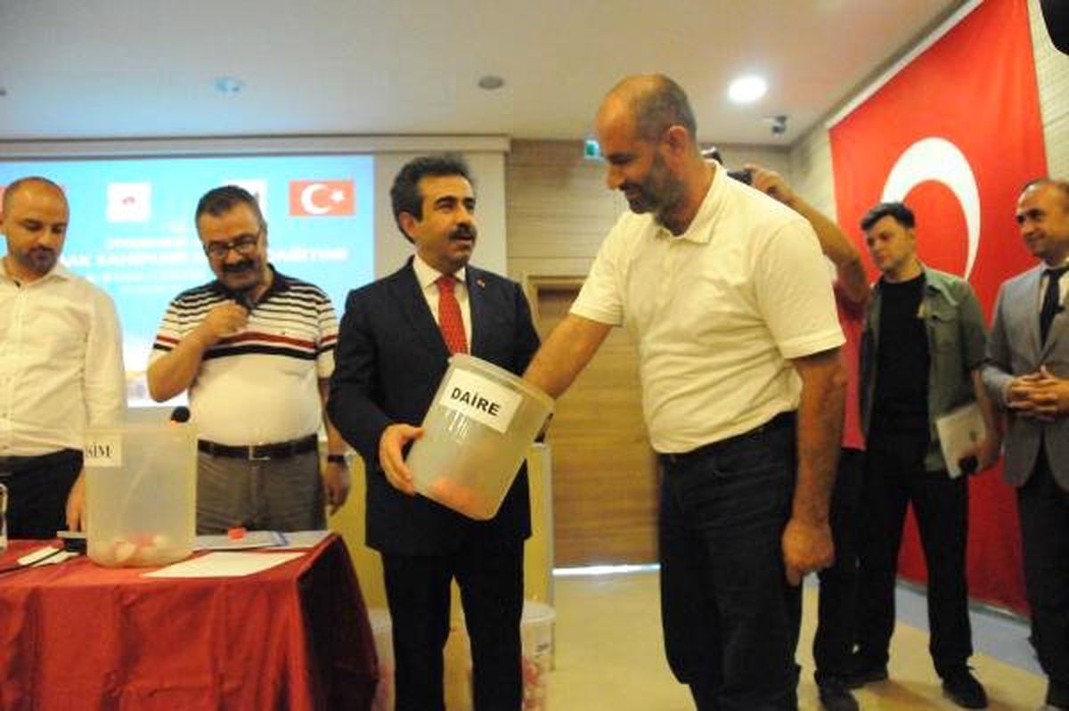 Sur\'da terör mağduru ailelerin konutları için kura çekildi