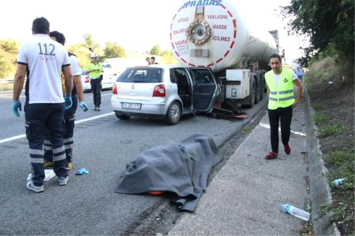 Tankere çarpan otomobilin sürücüsü öldü, oğlu yaralı