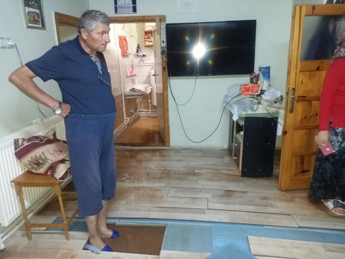 Tavas\'da yağışlar su baskınlarına neden oldu