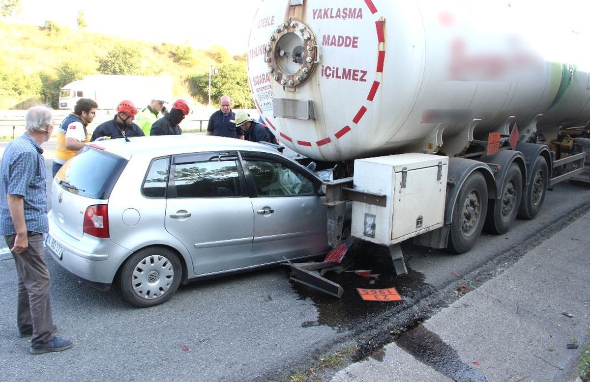 TEM Otoyolu\'nda feci kaza: 1 ölü, 1 yaralı