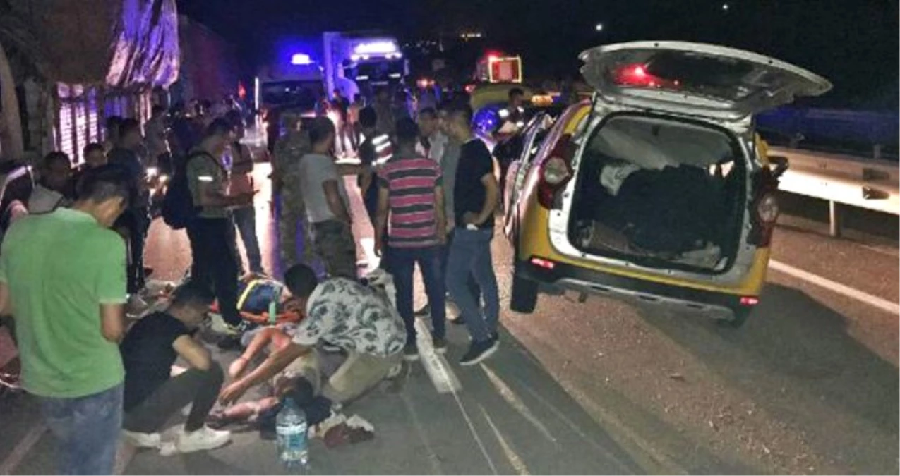 Terhis olan askerleri taşıyan taksi kaza yaptı: 6 yaralı