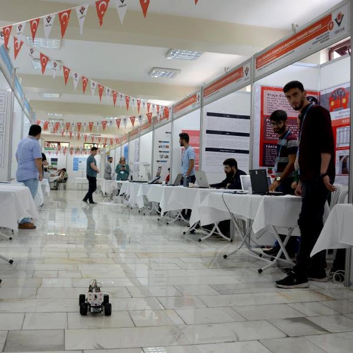 Üniversite öğrencileri projeleriyle yarıştı