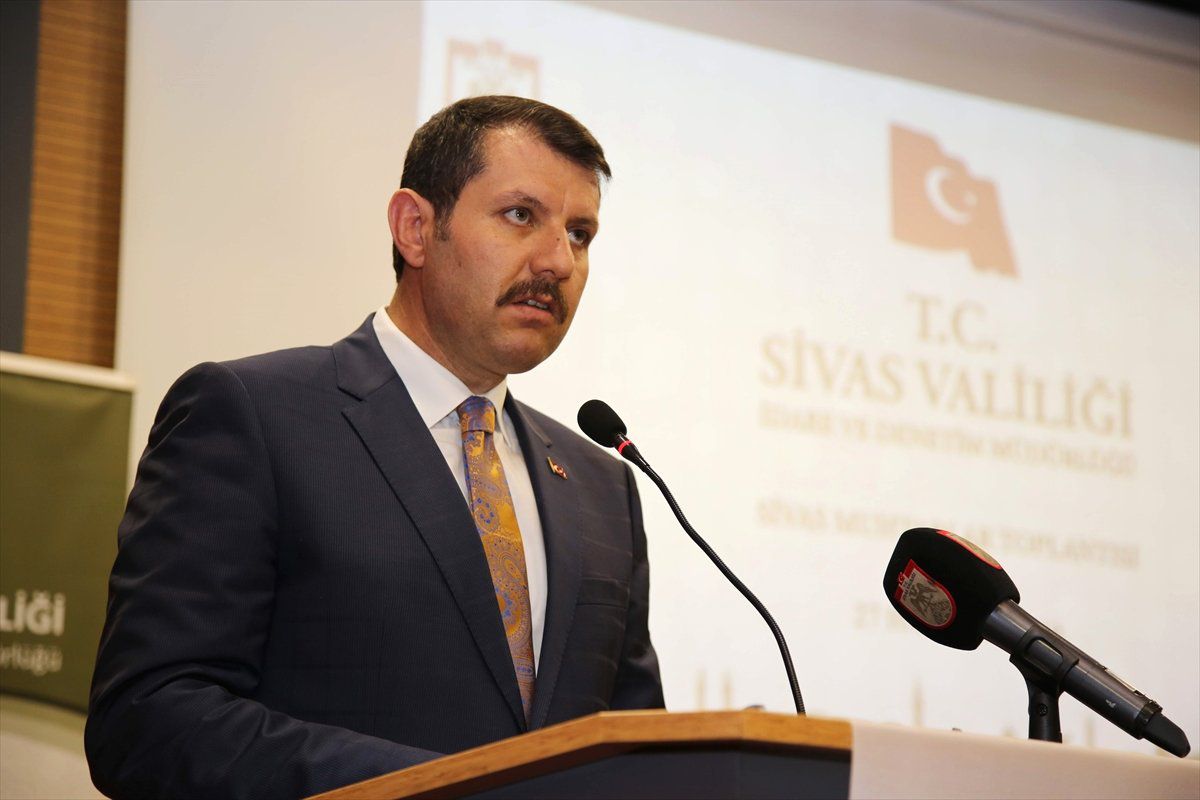 Vali Ayhan muhtarlarla buluştu