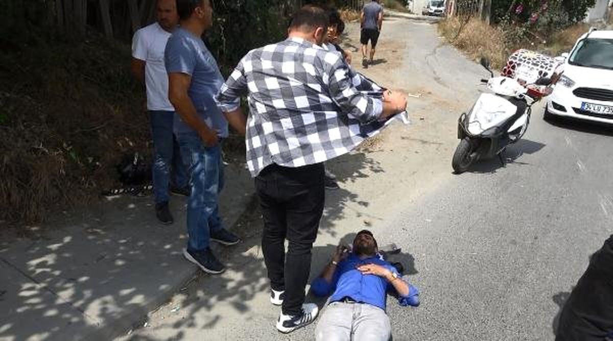 Yaralı motosiklet sürücüsünü güneşten böyle korudu