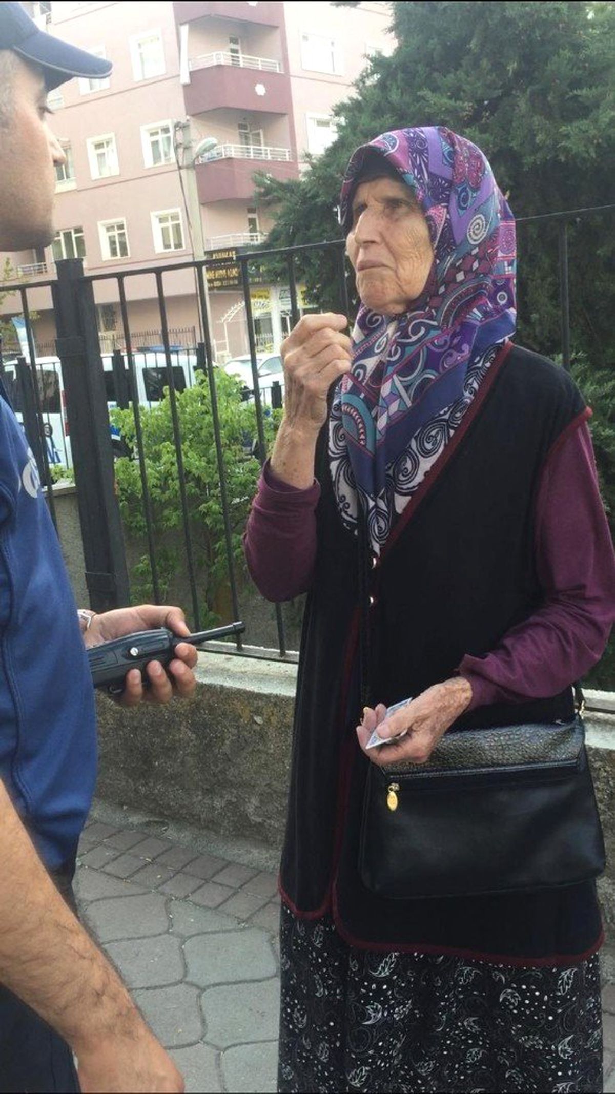 Yaşlı kadın oğlu tarafından darp edildi