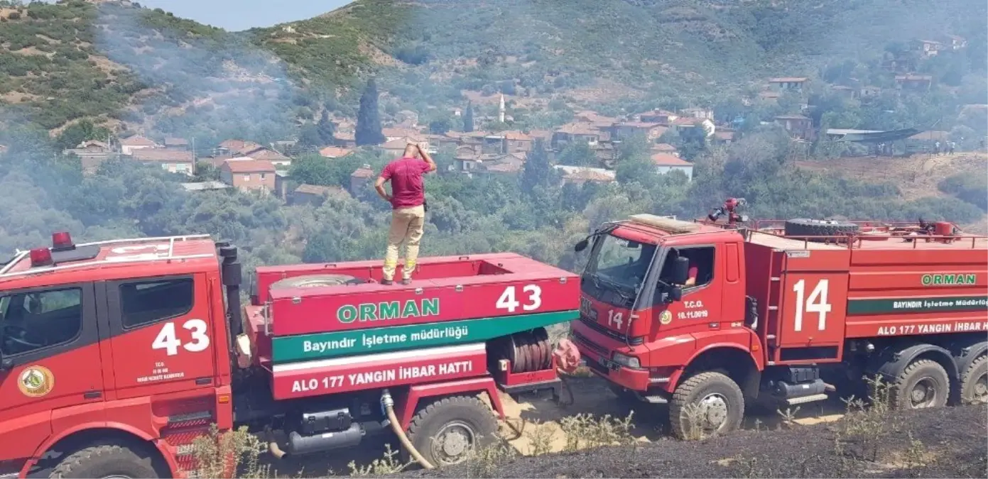 Yerleşim yerlerine yakın makilik alanda yangın, müdahale sürüyor