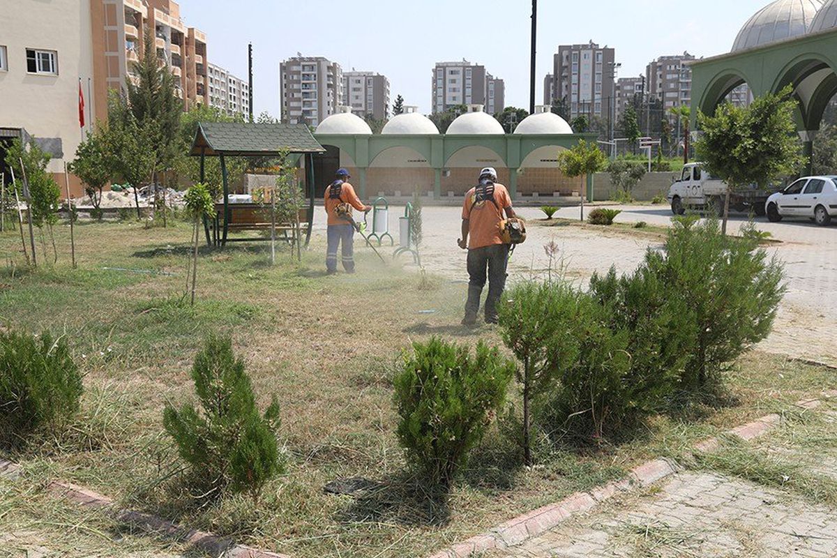 Yüreğir\'de park ve yeşil alanların bakımları yapılıyor