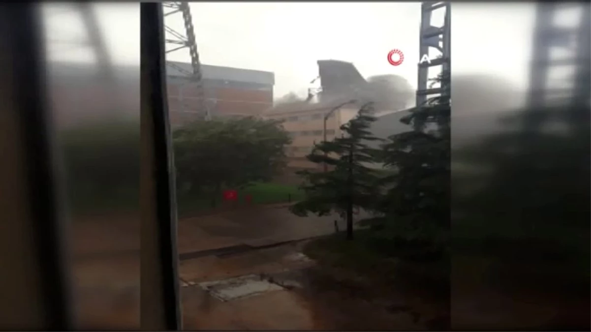 Ankara\'da fırtına çatı uçurdu