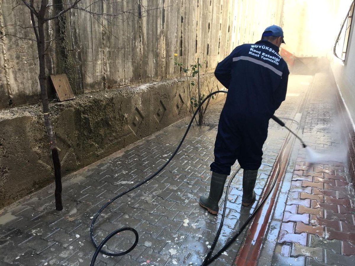 Başkent\'te şiddetli yağış sonrası 237 ev, bina ve depo temizlendi