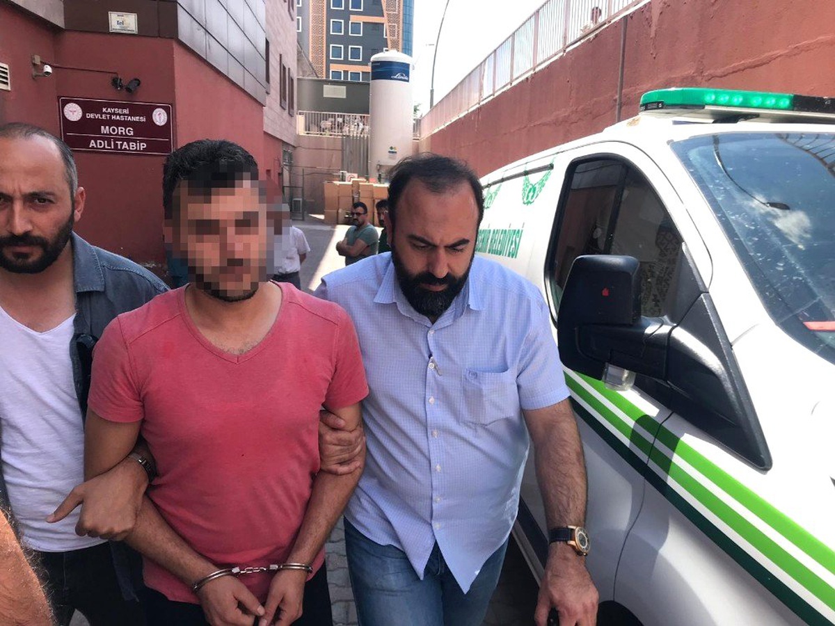 Çarparak uçuruma yuvarladığı araçtaki şahsı öldüren zanlı adliyeye sevk edildi