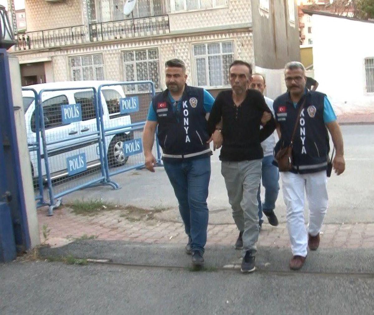 Cinayete kurban giden öğretmenin yaralı kardeşi kurtarılamadı