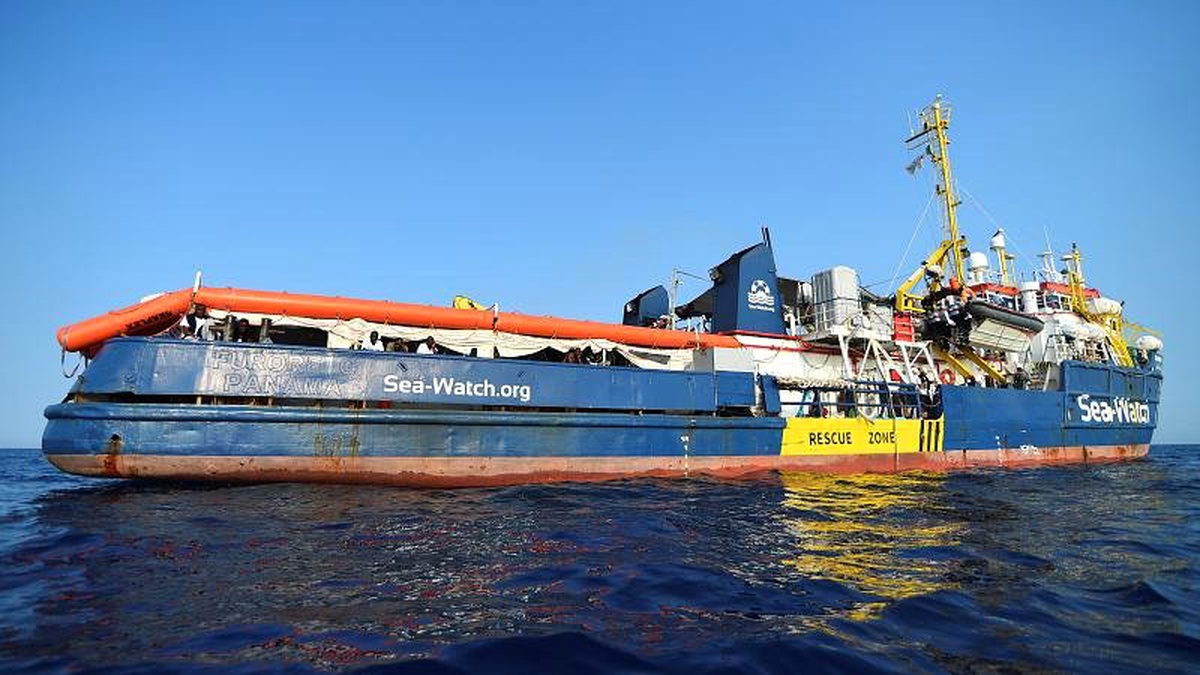 Denizde bekletilen göçmen kurtarma gemisi Sea-Watch\'un kaptanı hakkında soruşturma başlatıldı
