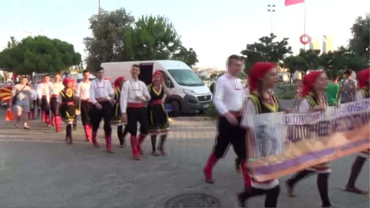 Didim Uluslararası Halk Oyunları Festivalinde renkli görüntüler