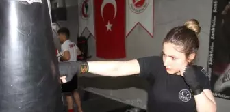 Elif, Kick Boks'ta Milli Takım'a yükselmek istiyor