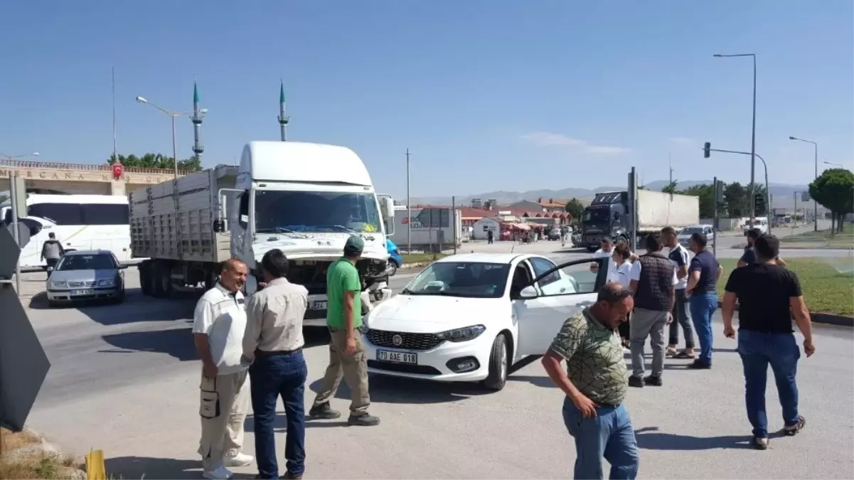 Erzincan\'da trafik kazası: 6 yaralı