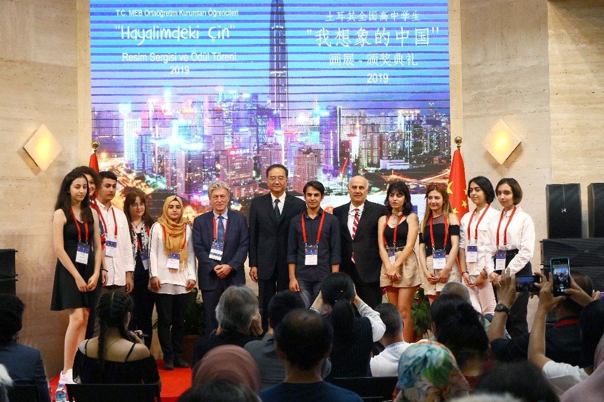 "Hayalimdeki Çin" resim yarışmasında dereceye girenlere Çin tatili