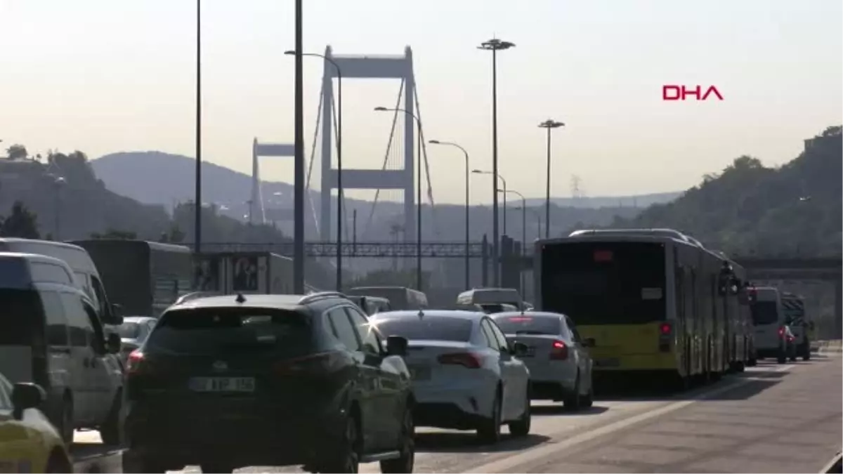 İSTANBUL- FSM KÖPRÜSÜ\'NDE TRAFİK YOĞUNLUĞU