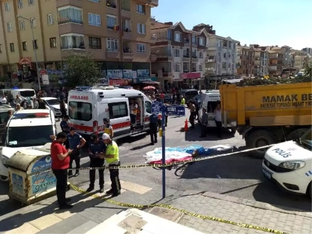 Kamyon çarpan çocuk öldü, anne ve babası gözyaşlarına boğuldu