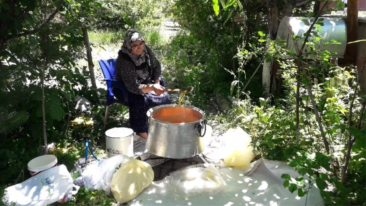 Karslı kadınların kış hazırlığı başladı