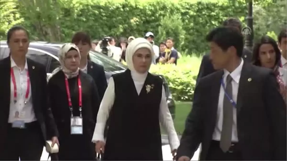 Lider eşleri Japonya\'da buluştu