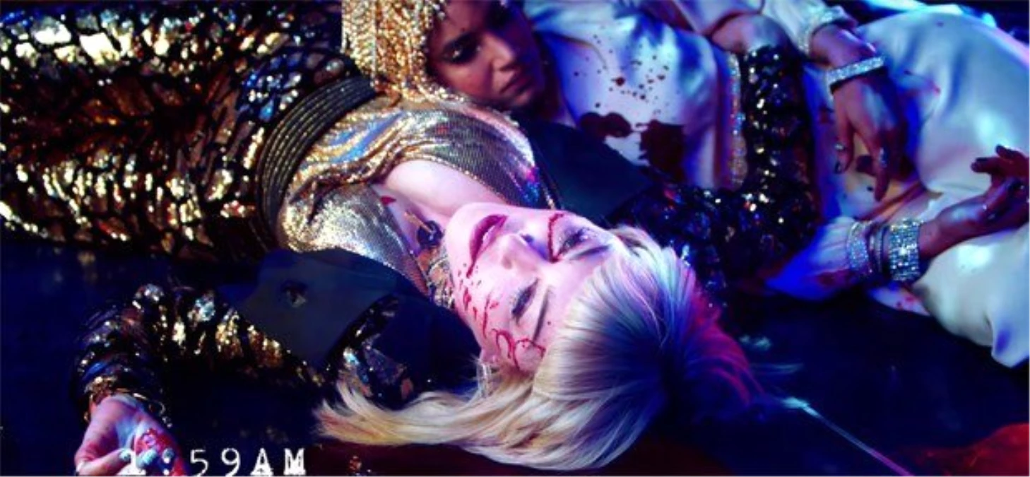 Madonna\'nın Tepki Çeken Videosu: Silahlı Saldırıyı Birebir Gösteren Klip (+18)