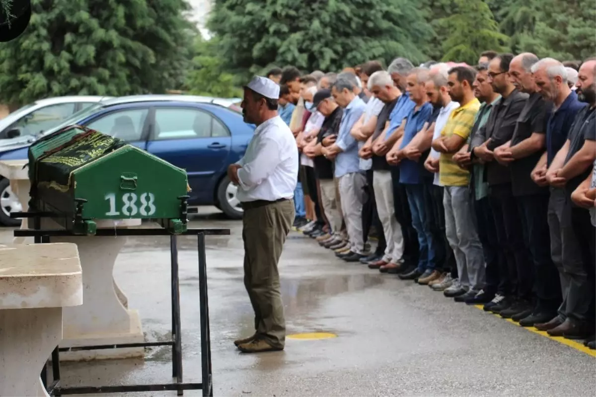 Öğretmen ve kardeşi son yolculuğuna uğurlandı