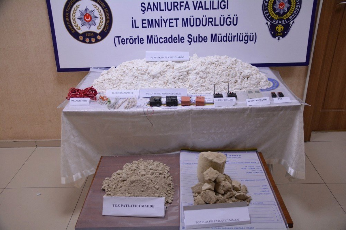 Şanlıurfa\'da 44 kilo patlayıcı ve çok sayıda mühimmat ele geçirildi