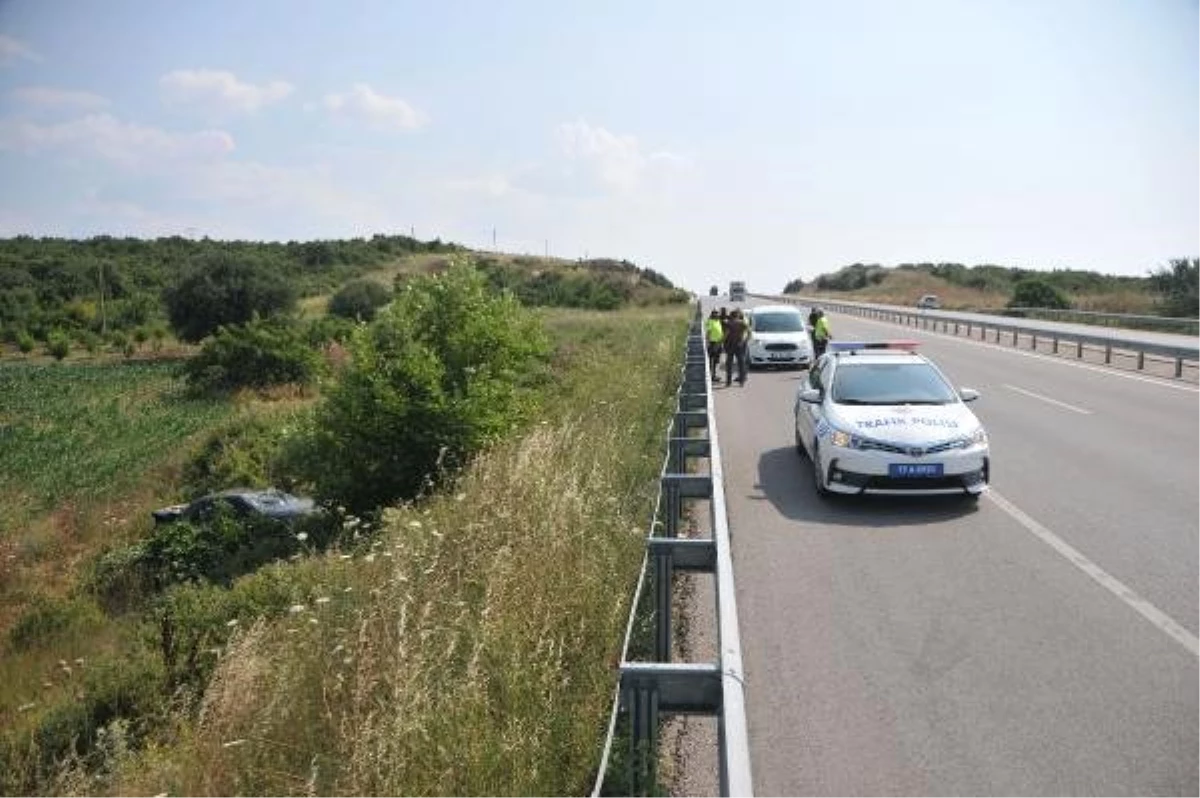 Şarampole devrilen otomobildeki baba yaralandı, oğlu öldü