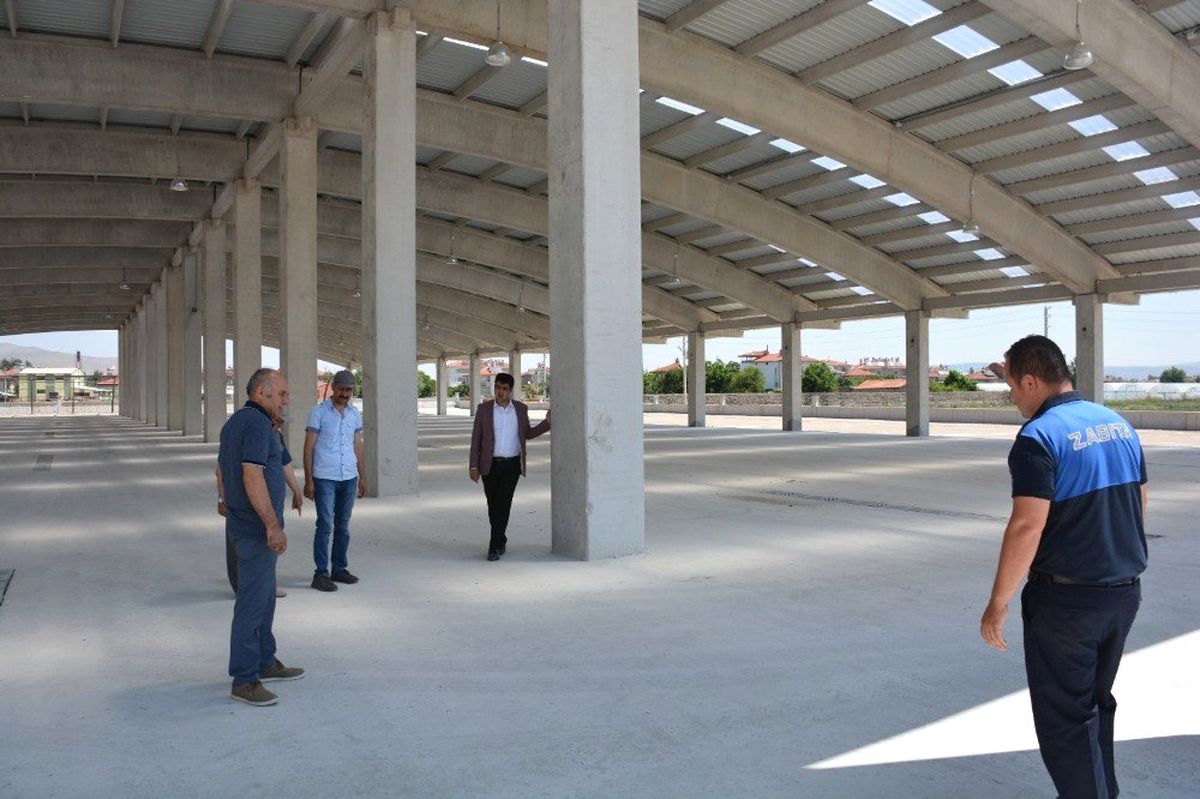 Şuhut\'ta Başkan Vekili US ve Belediye Meclis üyelerinden kapalı pazar yeri incelemesi