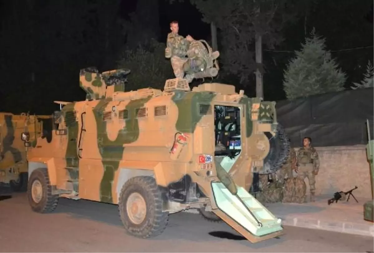 Suriye sınırına gece yarısı komando ve askeri sevkiyatı
