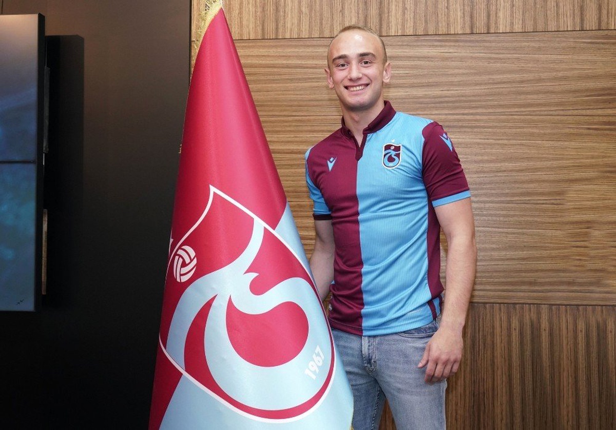Trabzonspor\'da Doğan Erdoğan için imza töreni düzenlendi