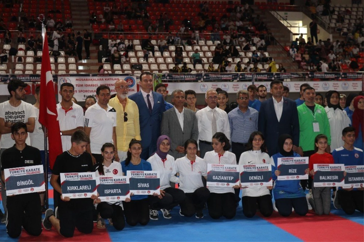 Türkiye Ümit, Genç ve U21 Karate Şampiyonası\'nın resmi açılışı yapıldı