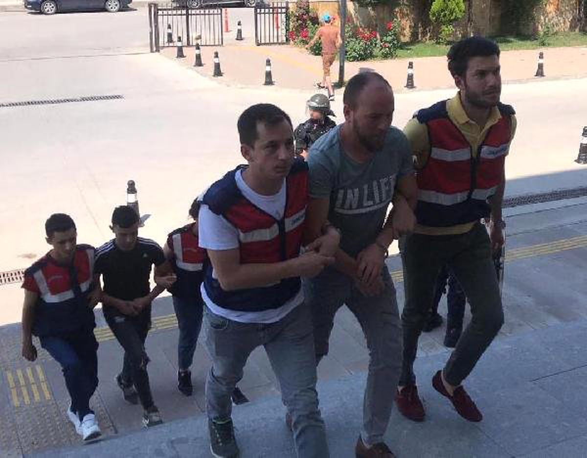 Uşak\'ta, 4 uyuşturucu satıcısına tutuklama