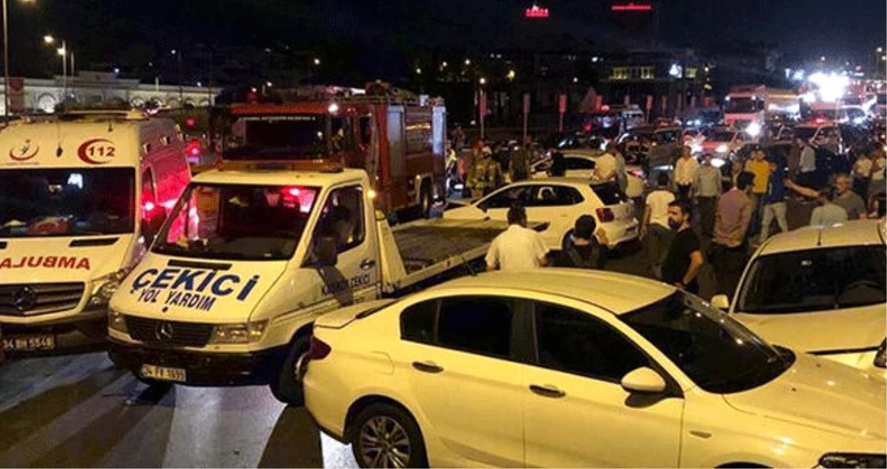 Yarış yapan karı- koca Kadıköy\'de zincirleme kazaya neden oldu: 7 yaralı
